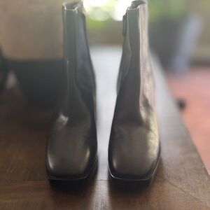 EUC Tory Burch Women's Ruby High Block Heel Booties perfect black sz9